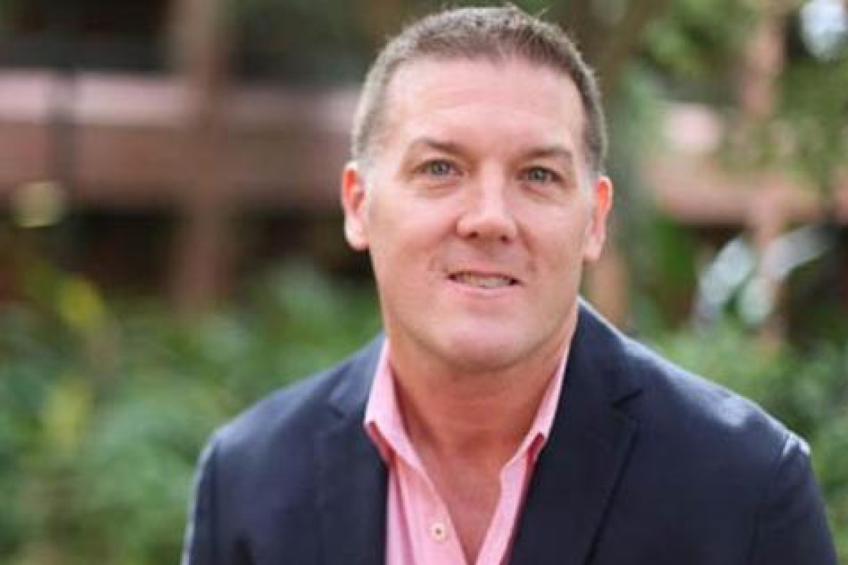 F. Chris Curran<br />
